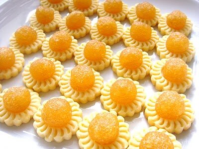 pineapple-tarts-banh-dua