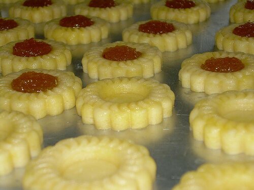 pineapple-tarts-banh-dua