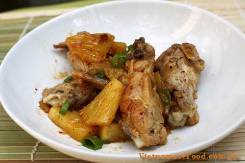 fried-chicken-wings-and-pineapple-recipe-canh-ga-rim-dua-chua-ngot