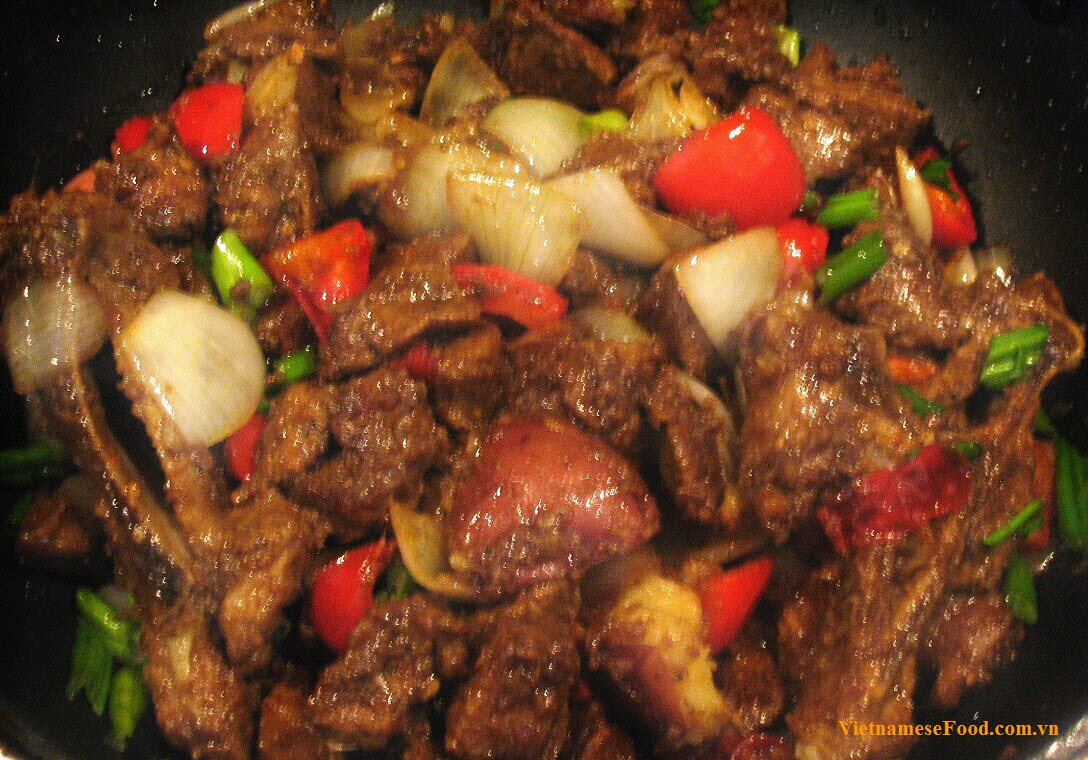 braised-pork-with-chili-heo-kho-ot