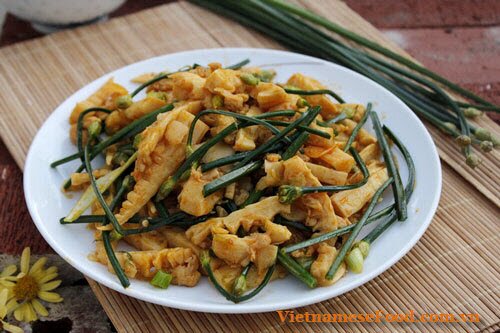 fried-bamboo-shoot-with-shallot-flower-recipe-mang-tuoi-xao-bong-he