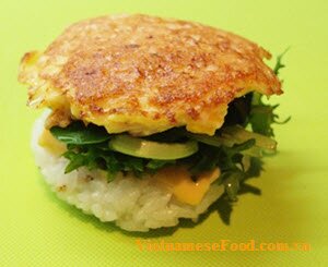boiled-rice-hamburger-with-fried-chicken-recipe-hamburger-cơm-gà-chiên