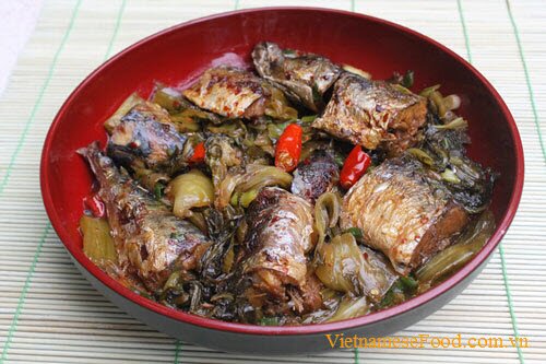 braised-horse-mackerel-with-pickled-napa-cabbage-recipe-ca-kho-dua-cai-chua
