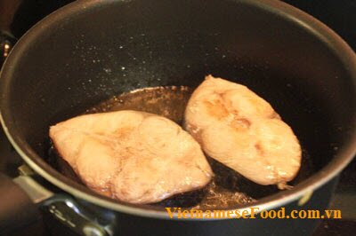 braised-mackerel-with-coconut-and-pineapple-recipe-ca-kho-dua-va-dua