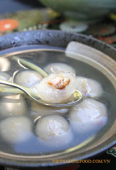rice-balls-with-roasted-pork-filling-sweet-soup-che-bot-loc-nhan-heo-quay