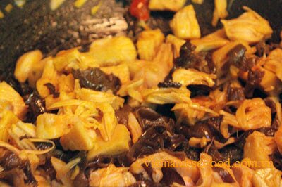 fried-cassava-vermicelli-with-baby-jack-fruit-recipe-mien-xao-mit-non