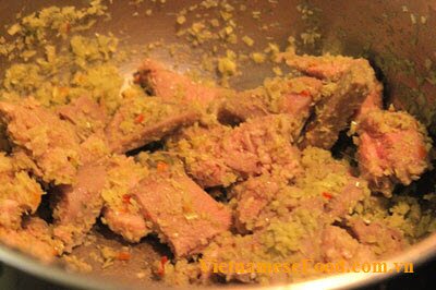 fried-pork-tongue-with-chili-and-lemongrass-recipe-luoi-heo-xao-sa-ot