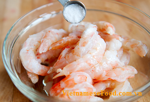 fried-shrimps-with-sweet-and-sour-sauce-recipe-tom-chien-sot-chua-ngot