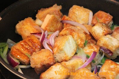 fried-tofu-with-salt-recipe-dau-phu-ran-muoi