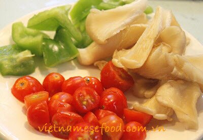 fried-chicken-with-vegetables-recipe-ga-xao-thap-cam