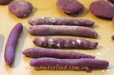 fried-crispy-purple-yam-cake-recipe-banh-khoai-mo-chien-gion