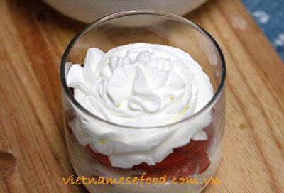 mixture-strawberry-with-fresh-cream-recipe-kem-tuoi-tron-dau-tay