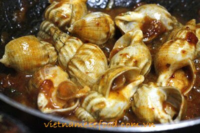 roasted-sweet-snails-with-tamarind-sauce-oc-huong-rang-me