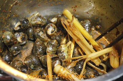 stir-fried-snails-with-lemongrass-and-chili-recipe-oc-xao-sa-ot