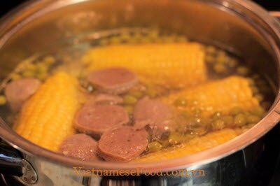 Beef Balls Soup with Vegetables Recipe (Canh Bò Viên Rau Củ)