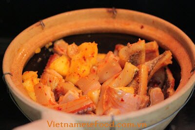 Braised Snakehead Fish with Pineapple Recipe (Cá Lóc Kho Dứa)