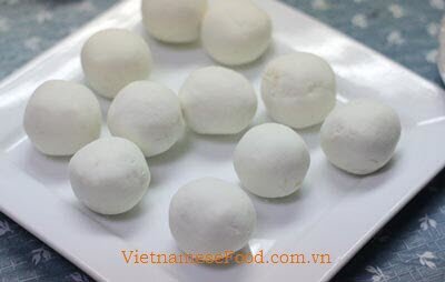 Vietnamese Sticky Rice Dumplings Recipe (Bánh Ít Trần)