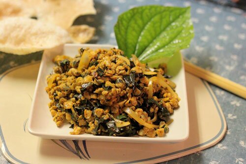 Fried Mussel with Lolot Pepper Leaves Recipe (Hến Xào Lá Lốt)