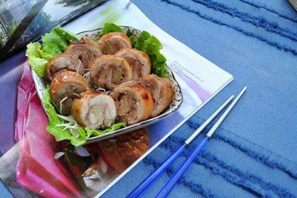 Grilled Rolled Chicken with Poireau Onion Recipe (Gà Nướng Cuộn Hành Barô)