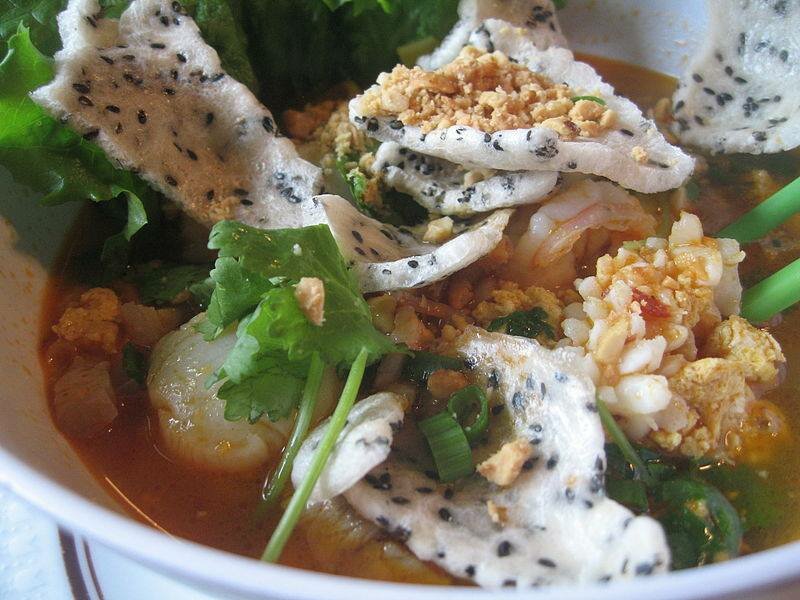 Quảng Noodle Soup with Chicken (Mì Quảng Gà)