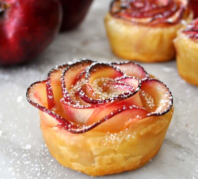 Apple Cake in Rose Shape (Bánh Táo Hoa Hồng)
