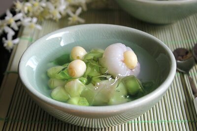 Lotus Seed Sweet Soup with Lychee (Chè Vải Hạt Sen)
