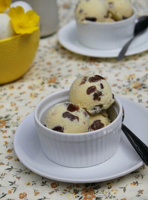 Rhum Ice-cream with Raisin (Kem Rum và Nho Khô)