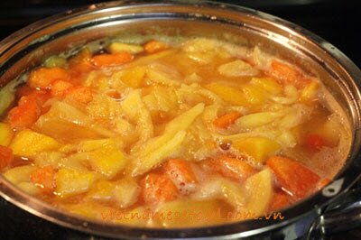 mixture-fruits-sweet-soup-recipe-che-trai-cay