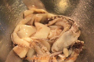 grilled-squid-with-sauté-recipe-muc-nuong-sa-te