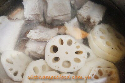 Pork Chop Soup with Lotus Bulb Recipe (Canh Sườn Non Nấu Củ Sen)