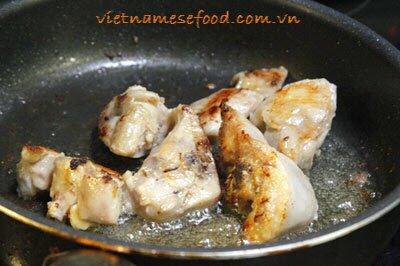 Stir-fried Chicken with Lolot Pepper Leaves Recipe (Gà Xào Lá Lốt)