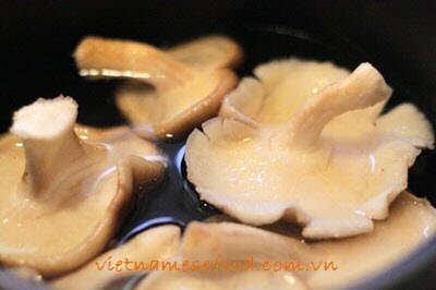 Stir-fried Loopah with Mushrooms Recipe (Mướip Xào Nấm)