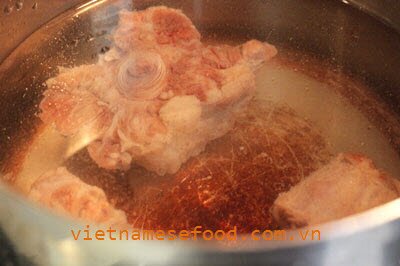 Gingko and Taro Soup with Beef Tail Recipe (Canh Bạch Quả và Khoai Sọ với Đuôi Bò)
