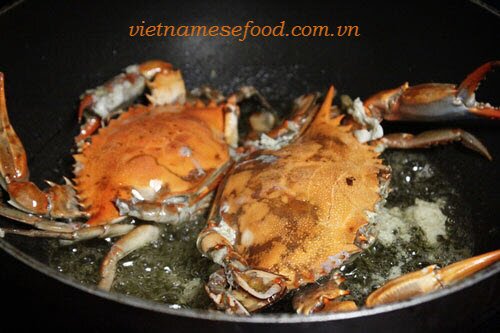Roasted Crab with Tamarind Sauce Recipe (Cua Rang Me)