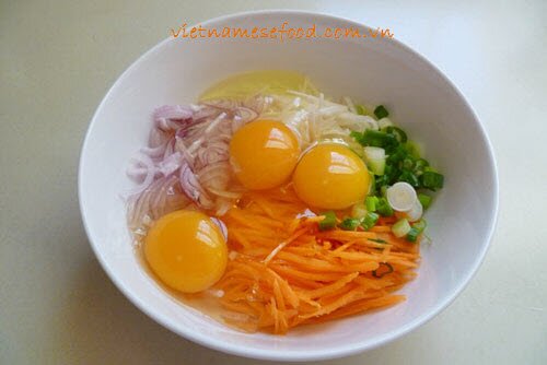Fried Egg with Vegetables Recipe (Trứng Chiên Rau Củ)