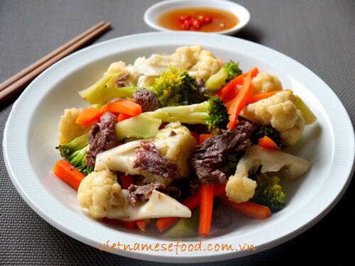 Stir fried Broccoli with Beef Recipe (Bông Cải Xào Thịt Bò)