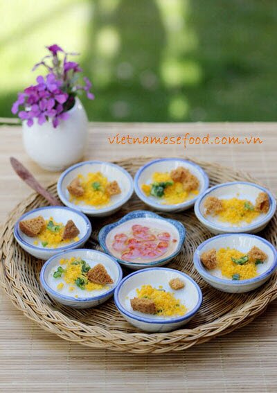 Vegetarian Steamed Rice Cakes in Small Bowls Recipe (Bánh Bèo Chén Chay)