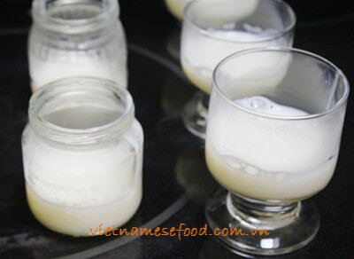 Jelly with Pandan Leaves and Milk Recipe (Thạch Lá Dứa với Sữa)