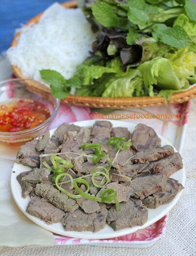 Boiled Beef Thigh with Ginger and Lemongrass (Bắp Bò Luộc Gừng Xả)