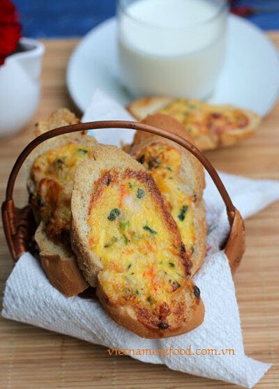 Grilled Bread with Shrimps and Egg (Bánh Mì Nướng Tôm và Trứng)