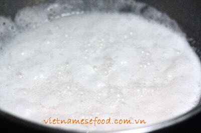 Steamed Rice Cakes with Fermented Rice Wine (Bánh Bò Men Cơm Rượu)
