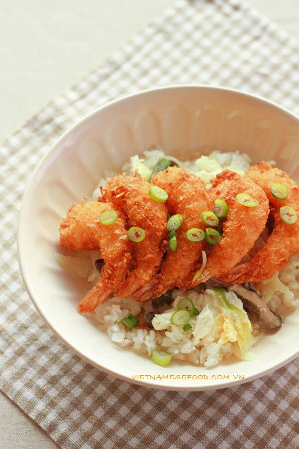 mixture-rice-with-deep-fried-prawns-recipe-com-trong-tom-chien-gion