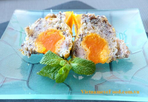 salty-egg-with-pork-meat-pie-recipe-cha-trung-vit-muoi