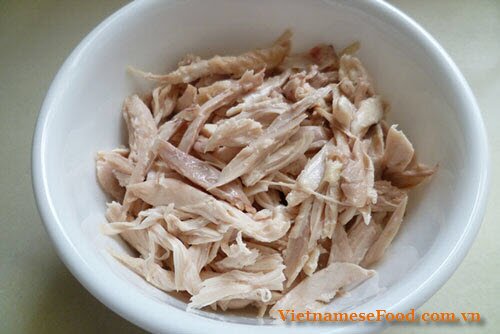shredded-chicken-meat-soup-with-pasta-recipe-sup-nui-ga-xe