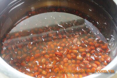 steamed-stick-rice-with-red-bean-xoi-dau-do
