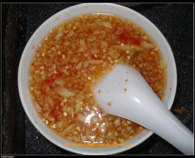vietnamese-salty-rice-flour-cake-in-small-bowl-recipe-banh-duc-chen