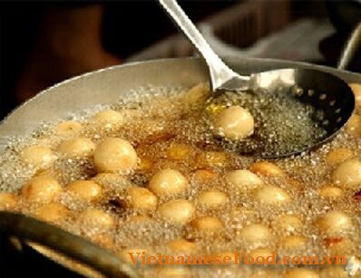 fried-glutinous-rice-balls-recipe-banh-cam