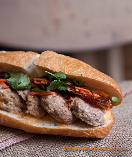 grilled-pork-with-bread-recipe-banh-mi-thit-nuong