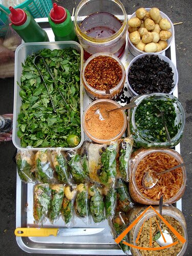 vietnamesefood.com.vn/mixed-rice-paper-banh-trang-tron