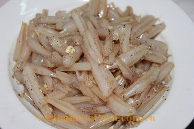 braised-anchovy-with-palm-sugar-recipe-ca-com-kho-duong-thot-not